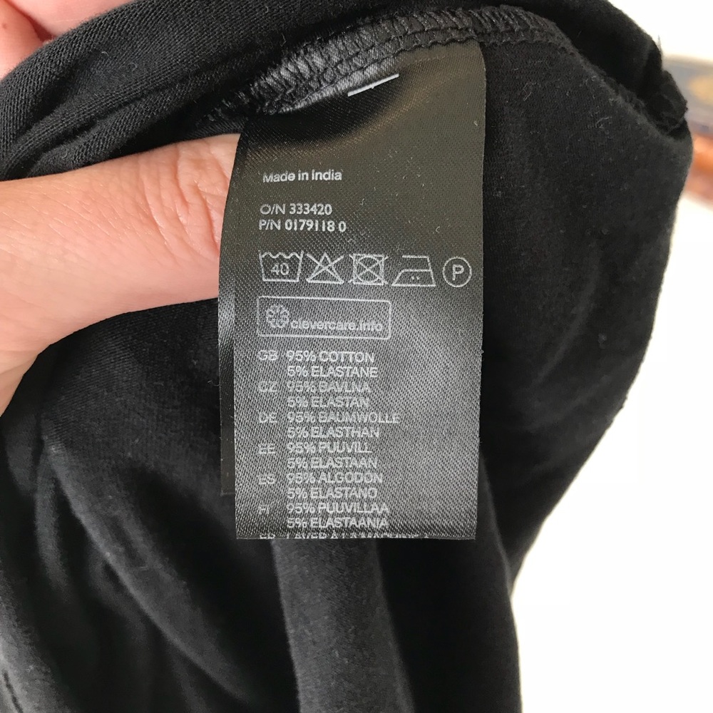 🎄H&M-Black T-Shirt Dress🎄 - Picture 6 of 8